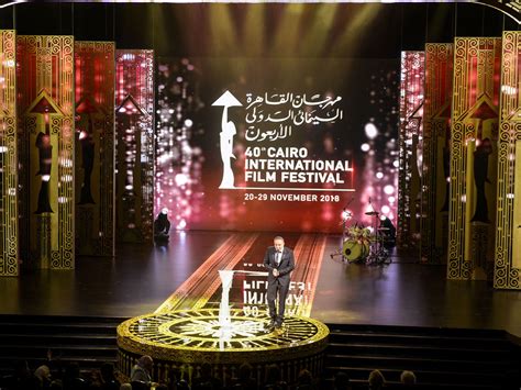 Omar Kamal's Surprise Performance at the Cairo International Film Festival - A Night of Cinematic Glamour Meets Musical Mayhem!